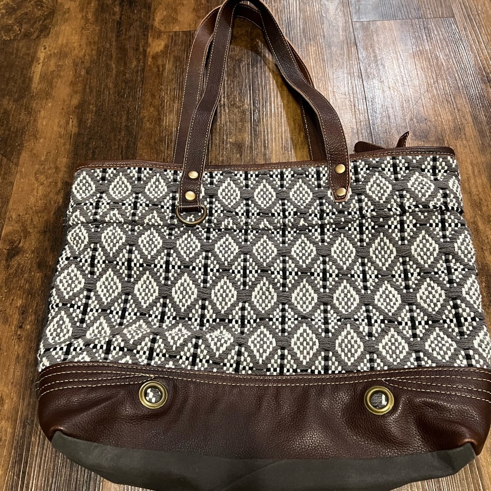 Myra Bag Tote - Knit front with diamond pattern